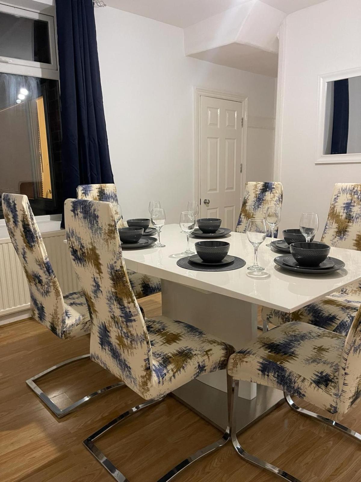 Robinhuts - 3 Bed Perfect For Contractors And Families