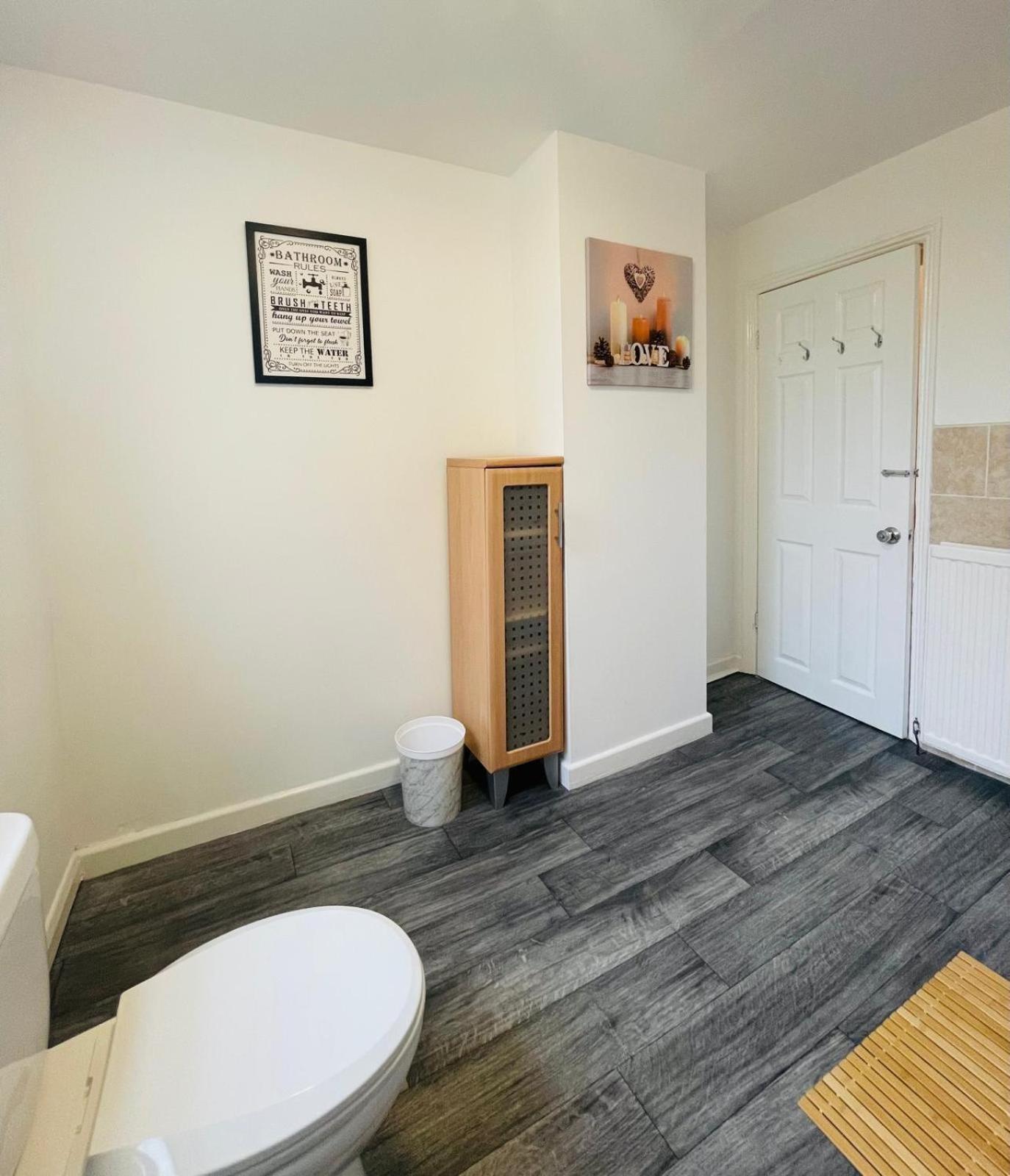 Robinhuts - 3 Bed Perfect For Contractors And Families Kingston upon Hull
