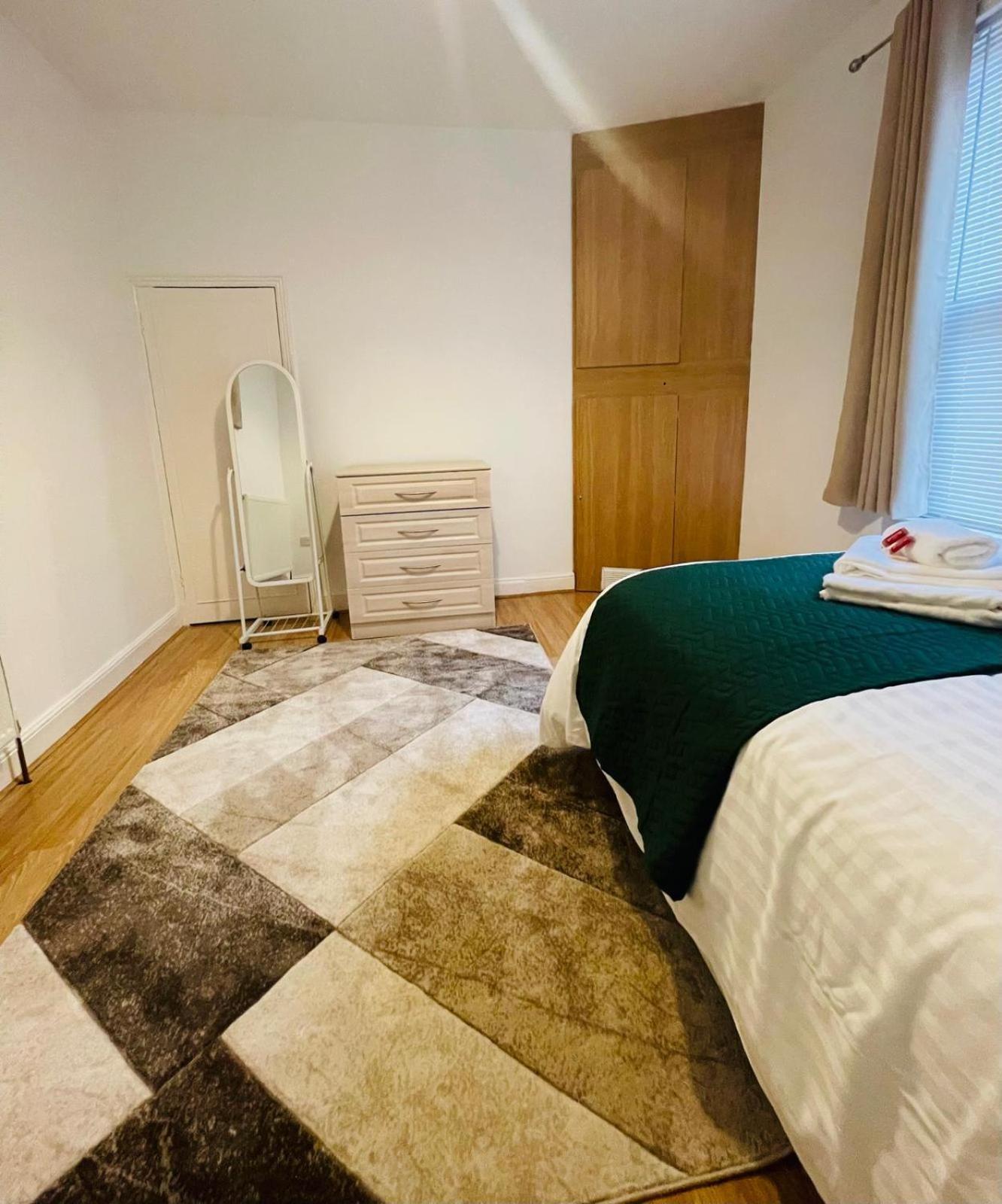 Holiday home Robinhuts - 3 Bed Perfect For Contractors And Families Kingston upon Hull