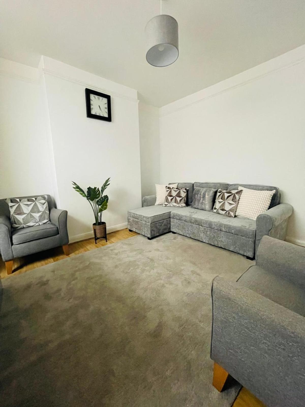 Robinhuts - 3 Bed Perfect For Contractors And Families *
