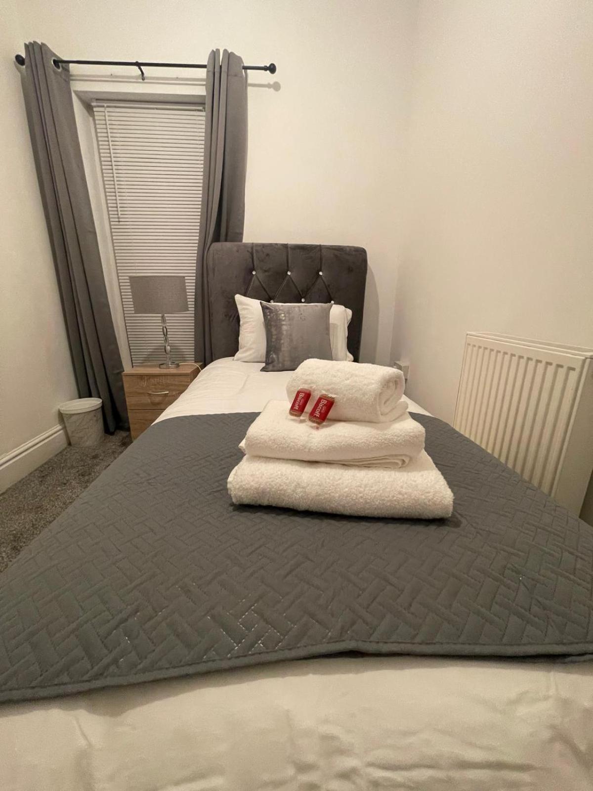 Robinhuts - 3 Bed Perfect For Contractors And Families Kingston upon Hull